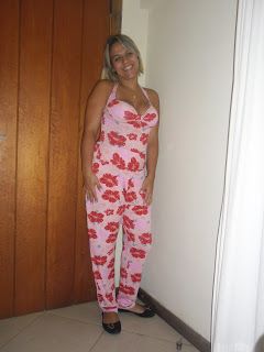 Macaquinho floral vermelho com rosa